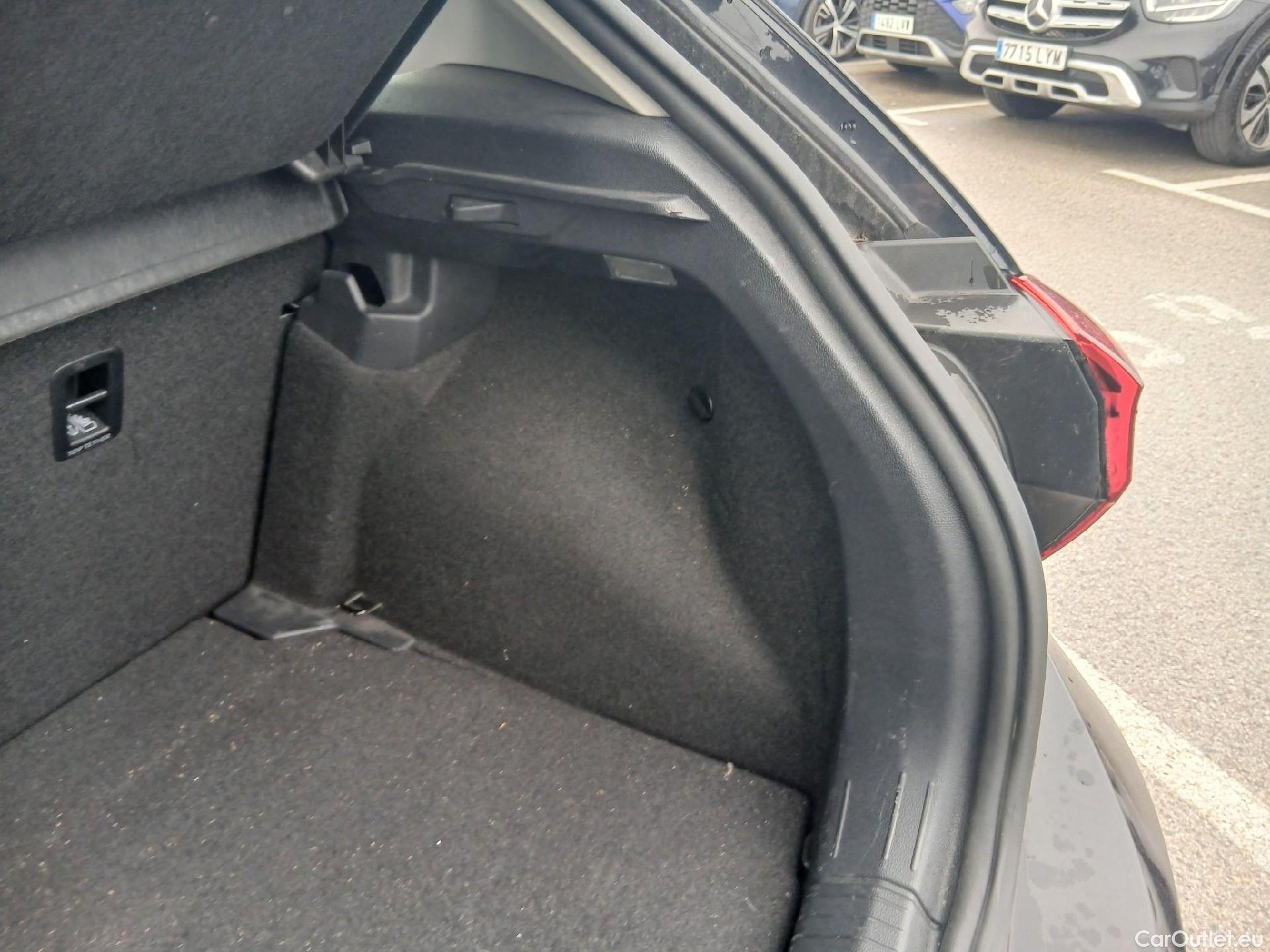  Volkswagen  Polo VOLKSWAGEN  / 2021 / 5P / berlina con portón Life 1.0 TSI 81kW (110CV) DSG #32