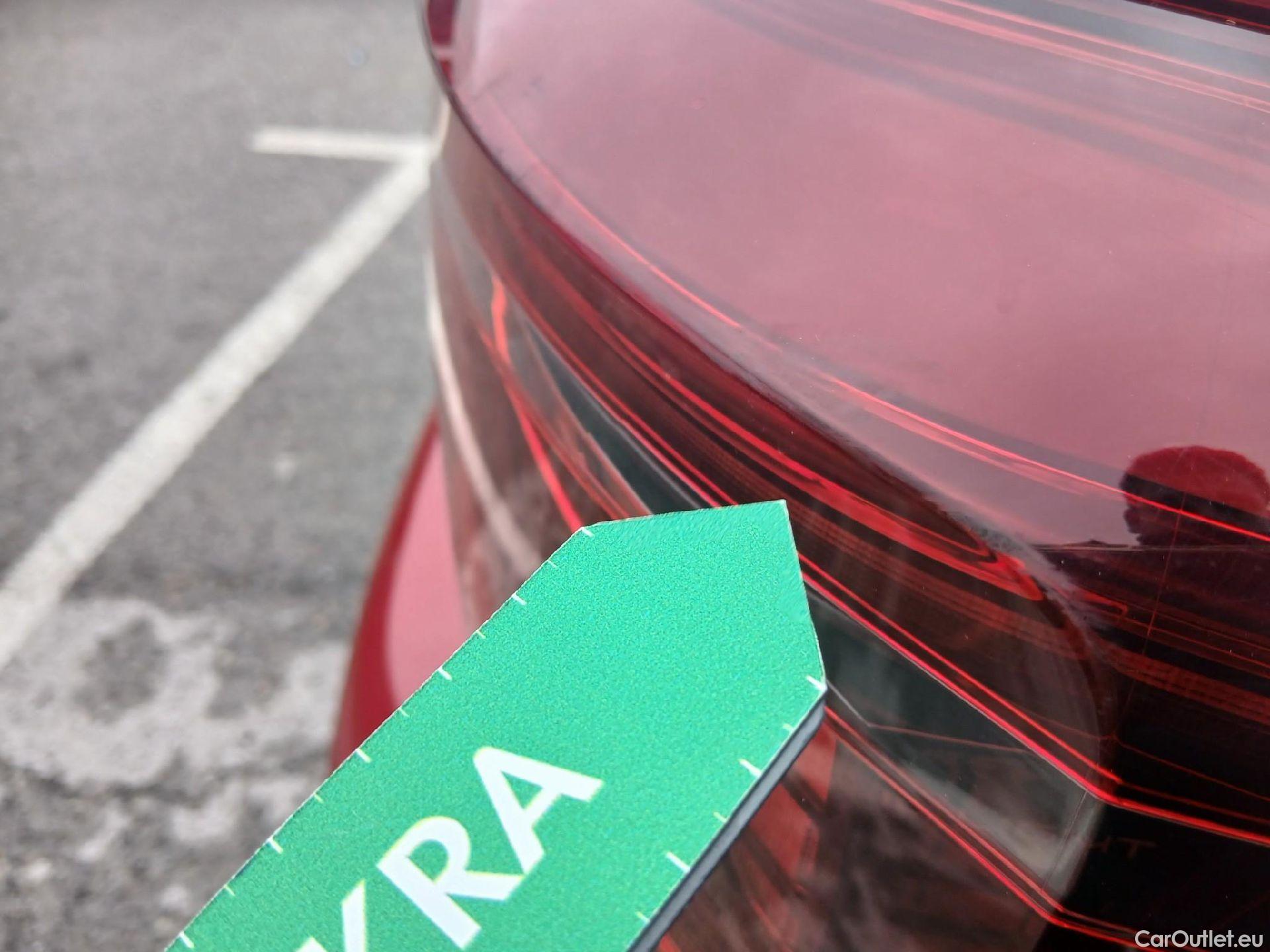  Volkswagen  Polo VOLKSWAGEN  / 2021 / 5P / berlina con portón R-Line 1.0 TSI 81kW (110CV) DSG #32