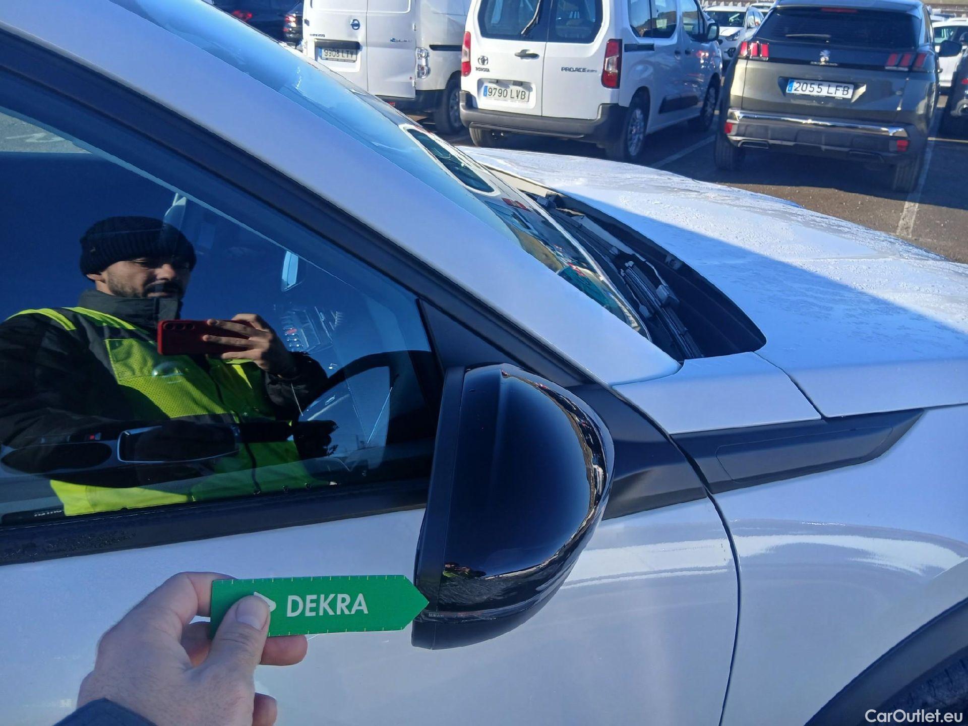  Peugeot  2008 PEUGEOT  / 2019 / 5P / todoterreno Allure BlueHDI 81kW (110CV) #38