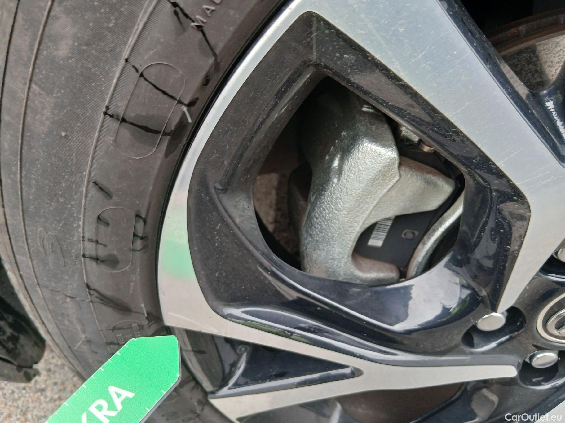  Toyota  C-HR TOYOTA  / 2016 / 5P / todoterreno 1.8 125H Advance (CX) #1