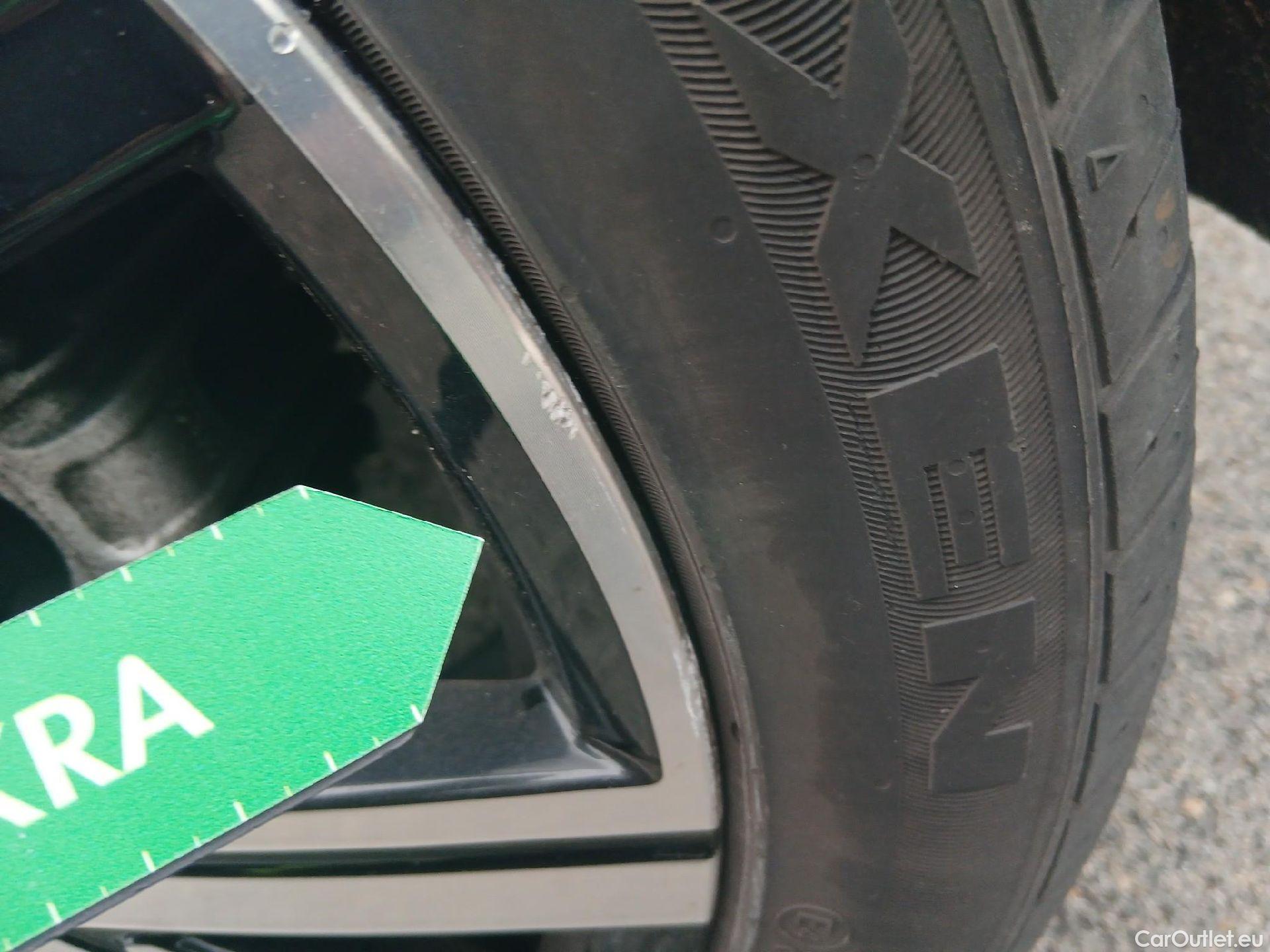  Volkswagen  Polo VOLKSWAGEN  / 2021 / 5P / berlina con portón R-Line 1.0 TSI 81kW (110CV) DSG #35