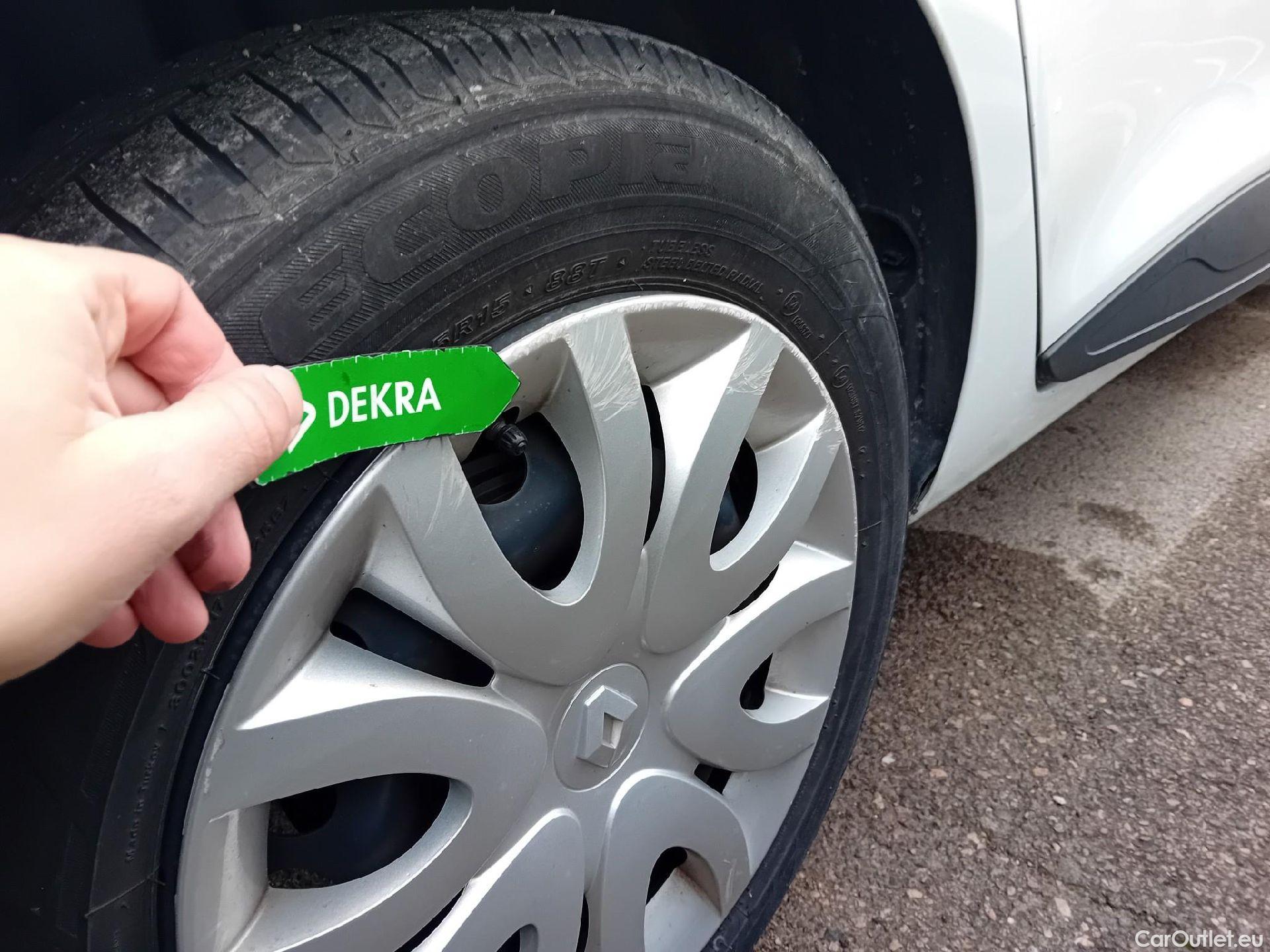  Renault  Clio RENAULT  / 2016 / 5P / berlina con portón Business TCe 66kW (90CV) GLP -18 #25