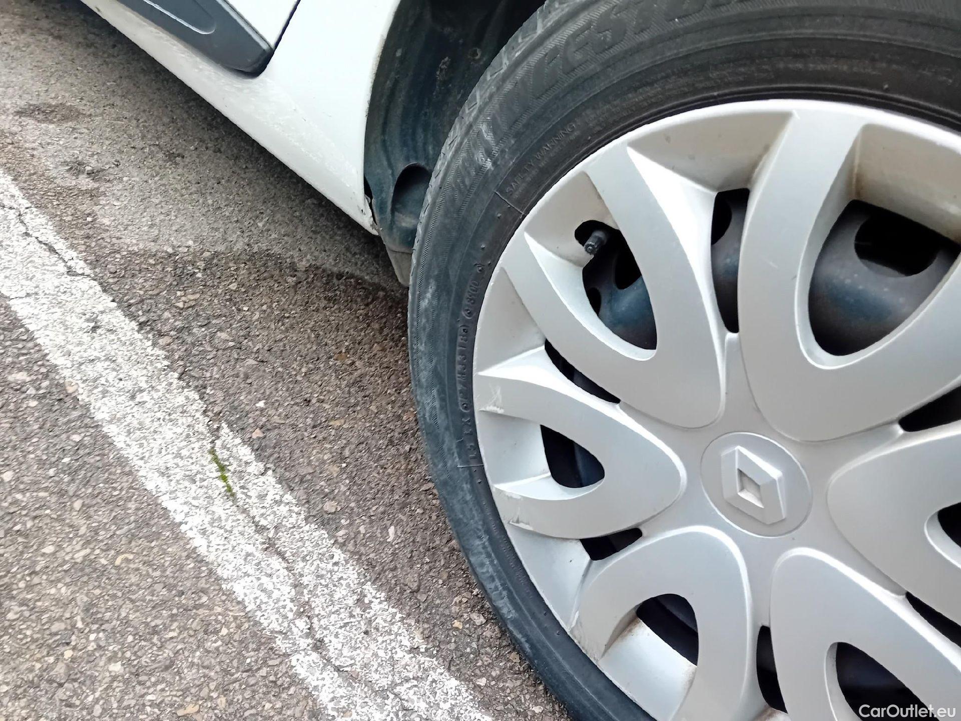  Renault  Clio RENAULT  / 2016 / 5P / berlina con portón Business TCe 66kW (90CV) GLP -18 #20