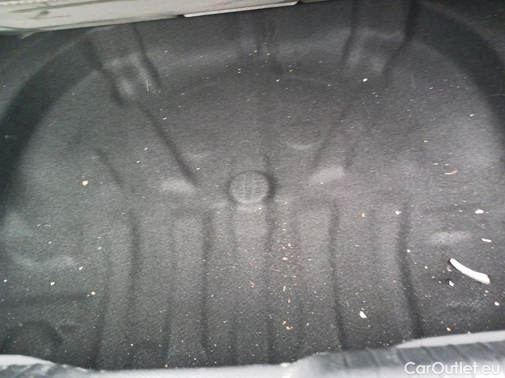  Volkswagen  Golf  VOLKSWAGEN / 2020 / 5P / berlina con portón Life 1.0 TSI 81kW (110CV) #10