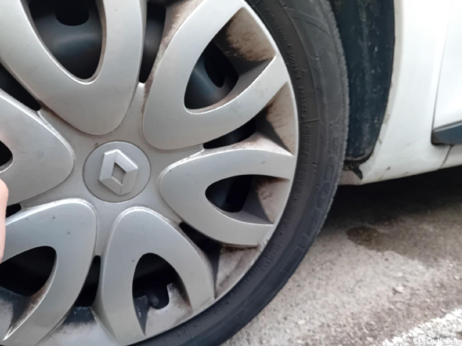  Renault  Clio RENAULT  / 2016 / 5P / berlina con portón Business TCe 66kW (90CV) GLP -18 #18