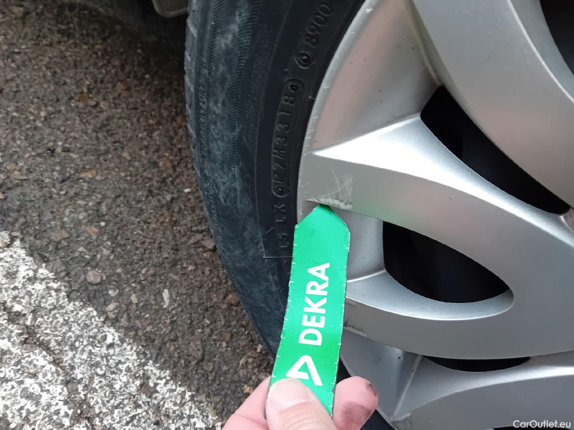  Renault  Clio RENAULT  / 2016 / 5P / berlina con portón Business TCe 66kW (90CV) GLP -18 #21