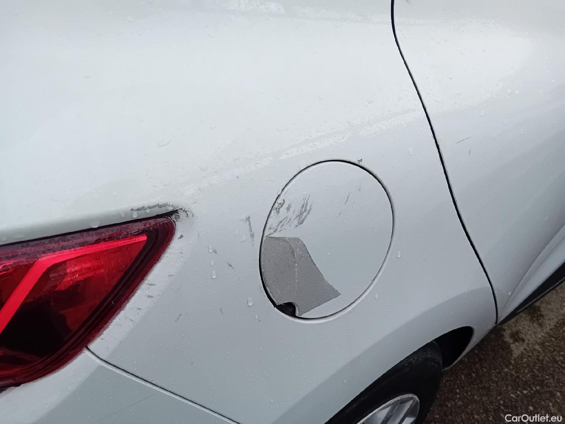  Renault  Clio RENAULT  / 2016 / 5P / berlina con portón Business TCe 66kW (90CV) GLP -18 #26