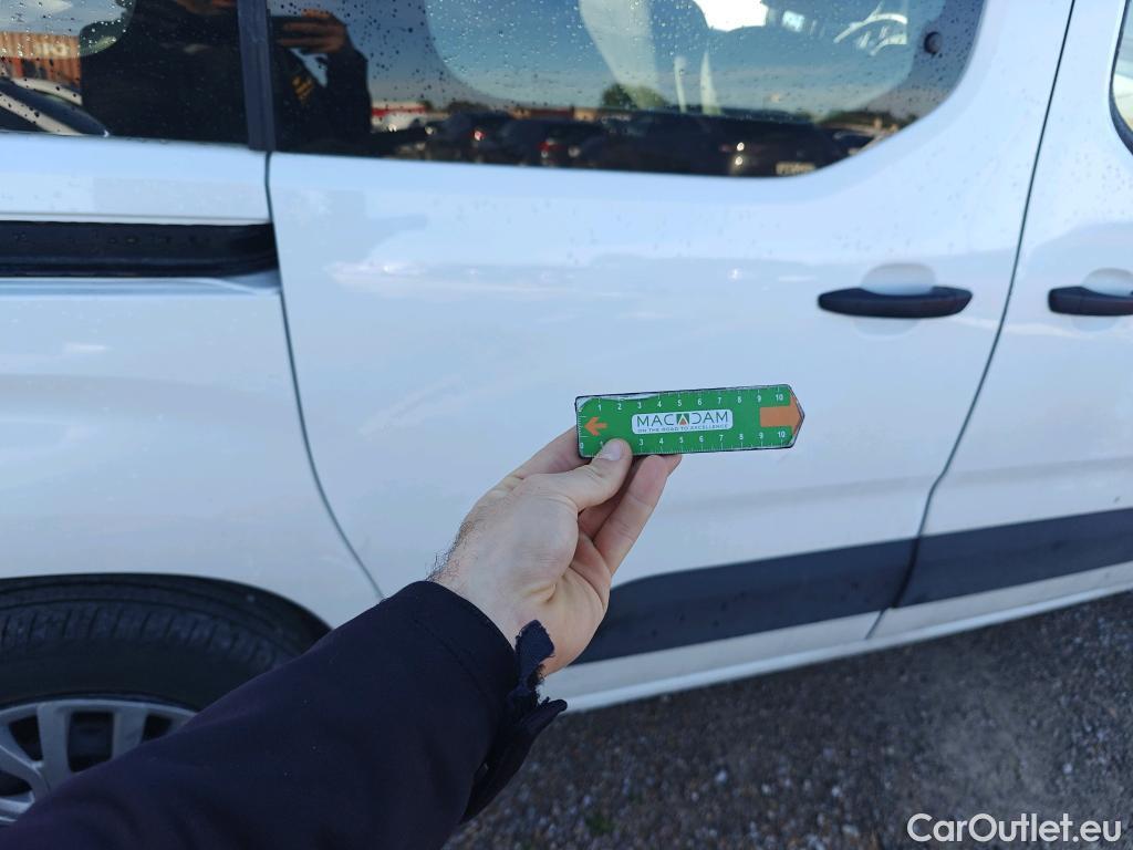  Citroen  Berlingo CITROEN  / 2018 / 5P / combi Talla M BlueHDi 100 S&S LIVE PACK (IND) #16