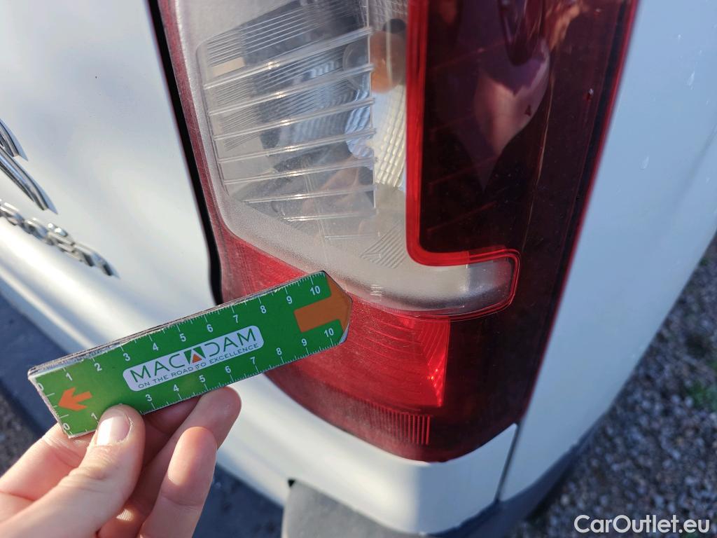  Citroen  Berlingo CITROEN  / 2018 / 5P / combi Talla M BlueHDi 100 S&S LIVE PACK (IND) #66