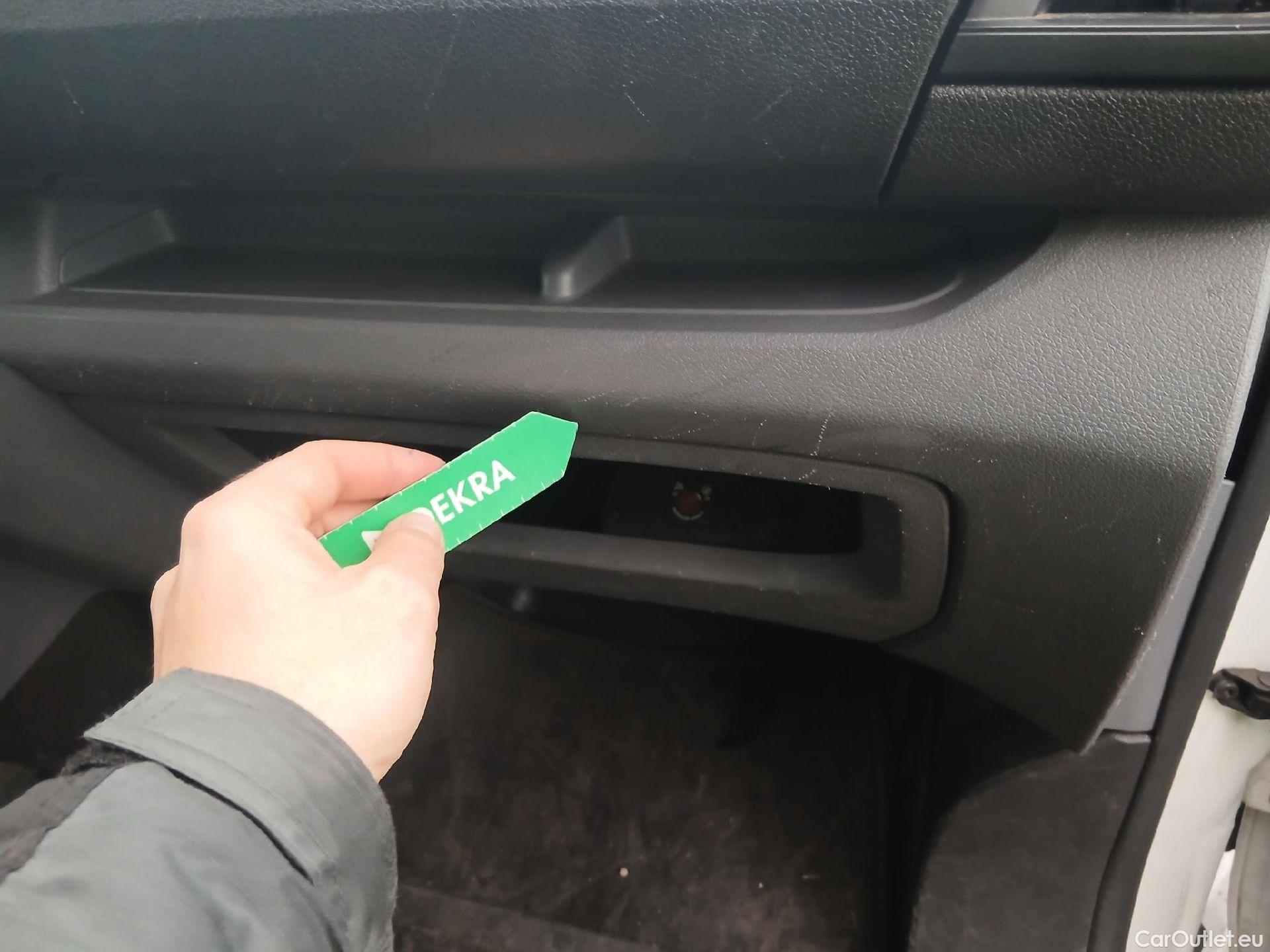  Peugeot  Expert PEUGEOT  / 2016 / 4P / furgón Furgón Pro 1.5 BlueHDi 120 S&S Standard #38