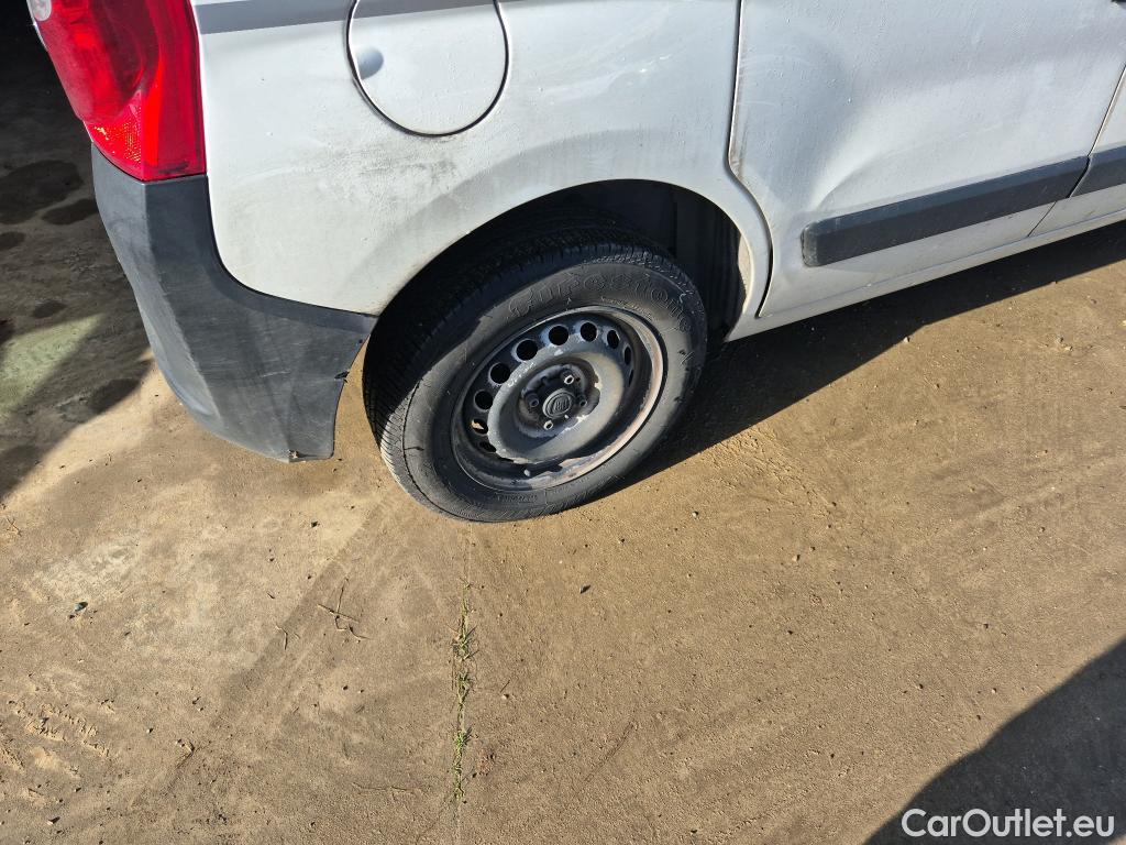  Fiat  Fiorino FIAT  / 2016 / 3P / furgón derivado de turismo Cargo Base 1.3 Mjet 59kW (80CV) E6 #19