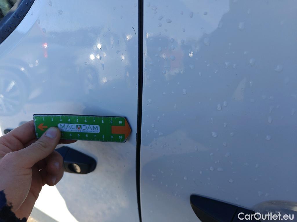  Citroen  Berlingo CITROEN  / 2018 / 5P / combi Talla M BlueHDi 100 S&S LIVE PACK (IND) #33