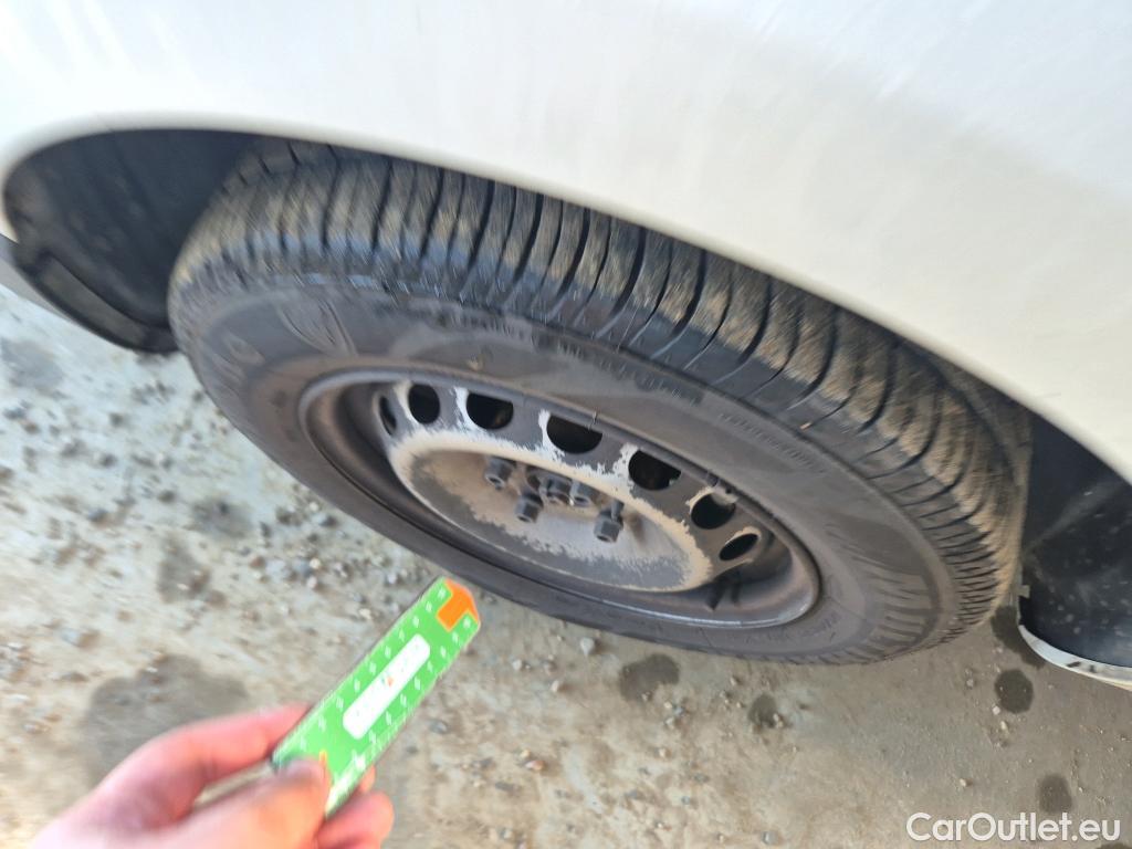  Fiat  Fiorino FIAT  / 2016 / 3P / furgón derivado de turismo Cargo Base 1.3 Mjet 59kW (80CV) E6 #33