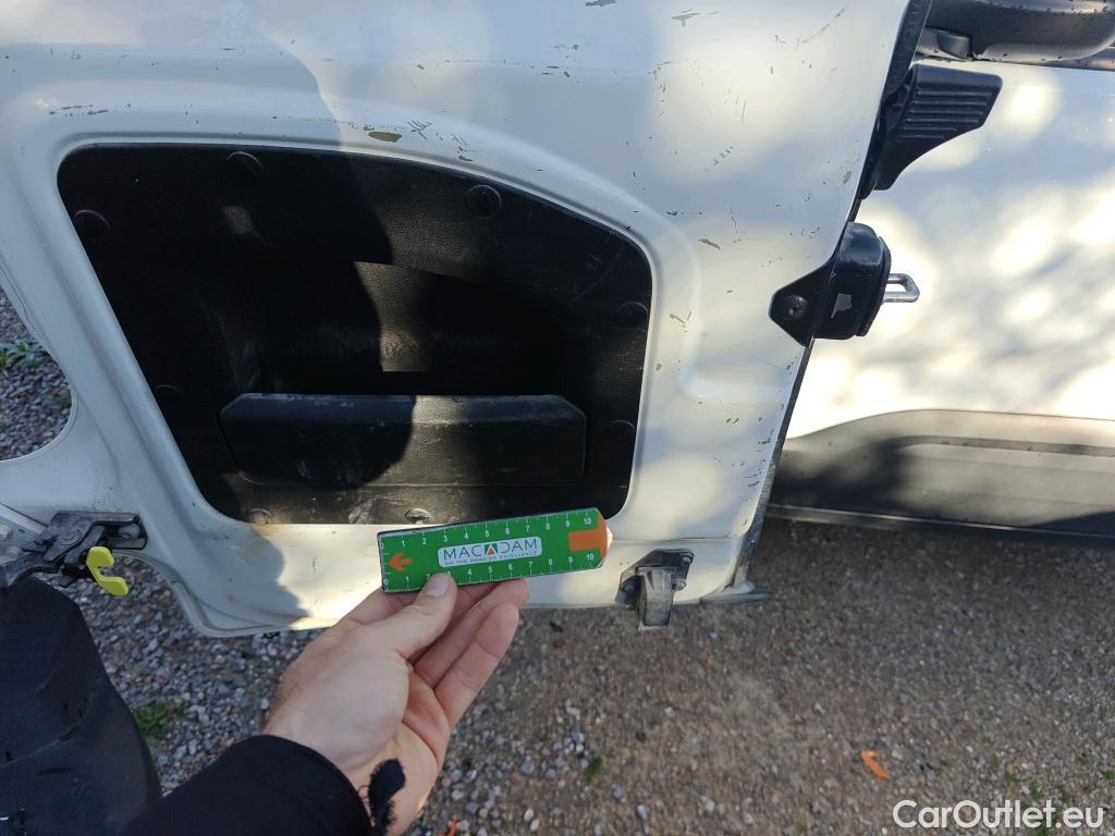  Citroen  Berlingo CITROEN  / 2018 / 5P / combi Talla M BlueHDi 100 S&S LIVE PACK (IND) #45