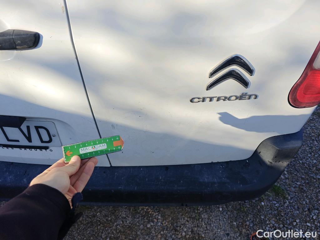  Citroen  Berlingo CITROEN  / 2018 / 5P / combi Talla M BlueHDi 100 S&S LIVE PACK (IND) #36