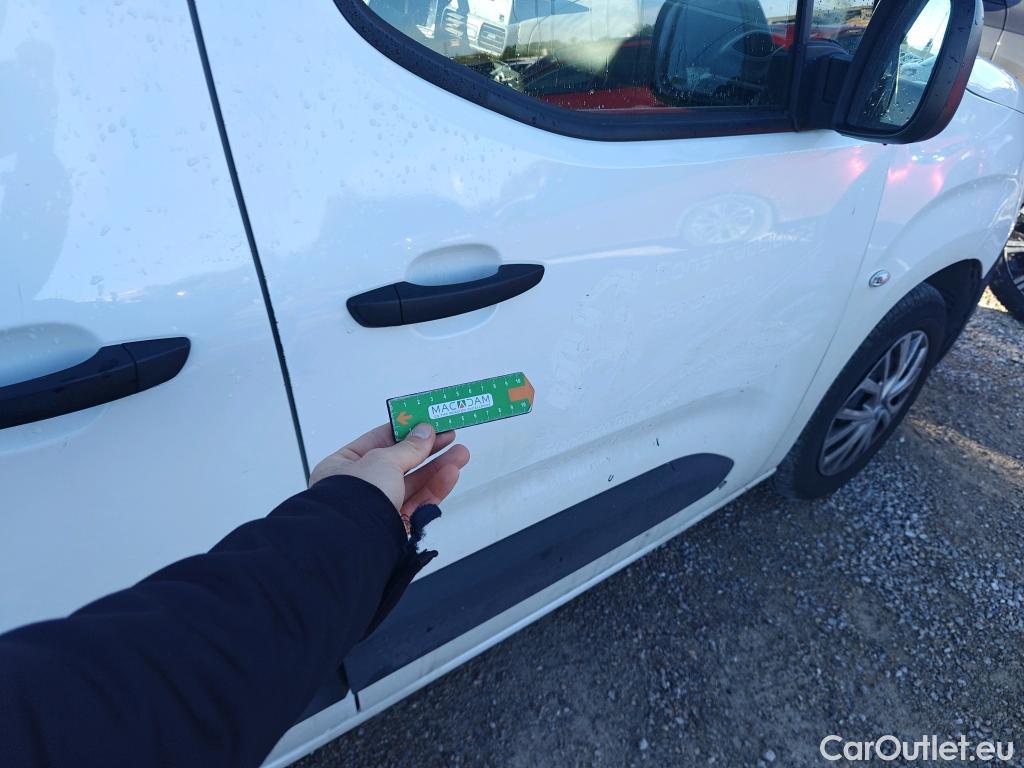  Citroen  Berlingo CITROEN  / 2018 / 5P / combi Talla M BlueHDi 100 S&S LIVE PACK (IND) #37