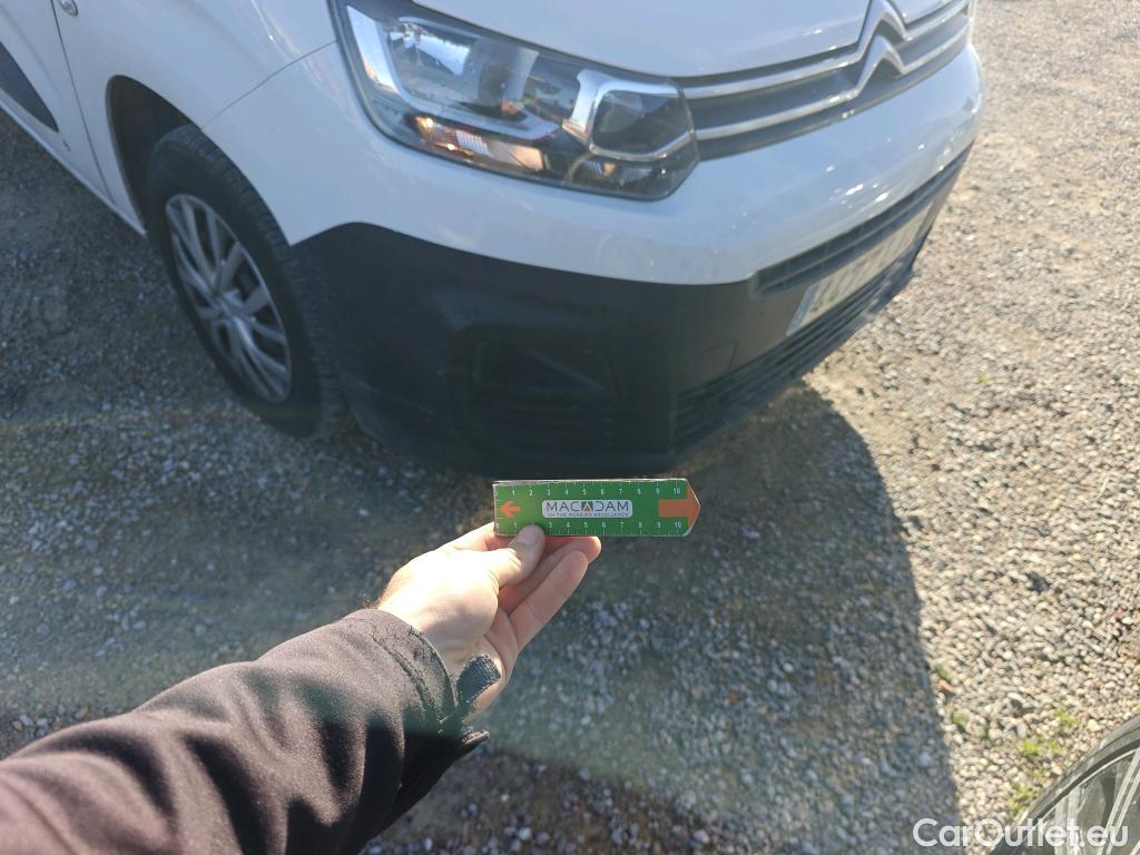  Citroen  Berlingo CITROEN  / 2018 / 5P / combi Talla M BlueHDi 100 S&S LIVE PACK (IND) #50