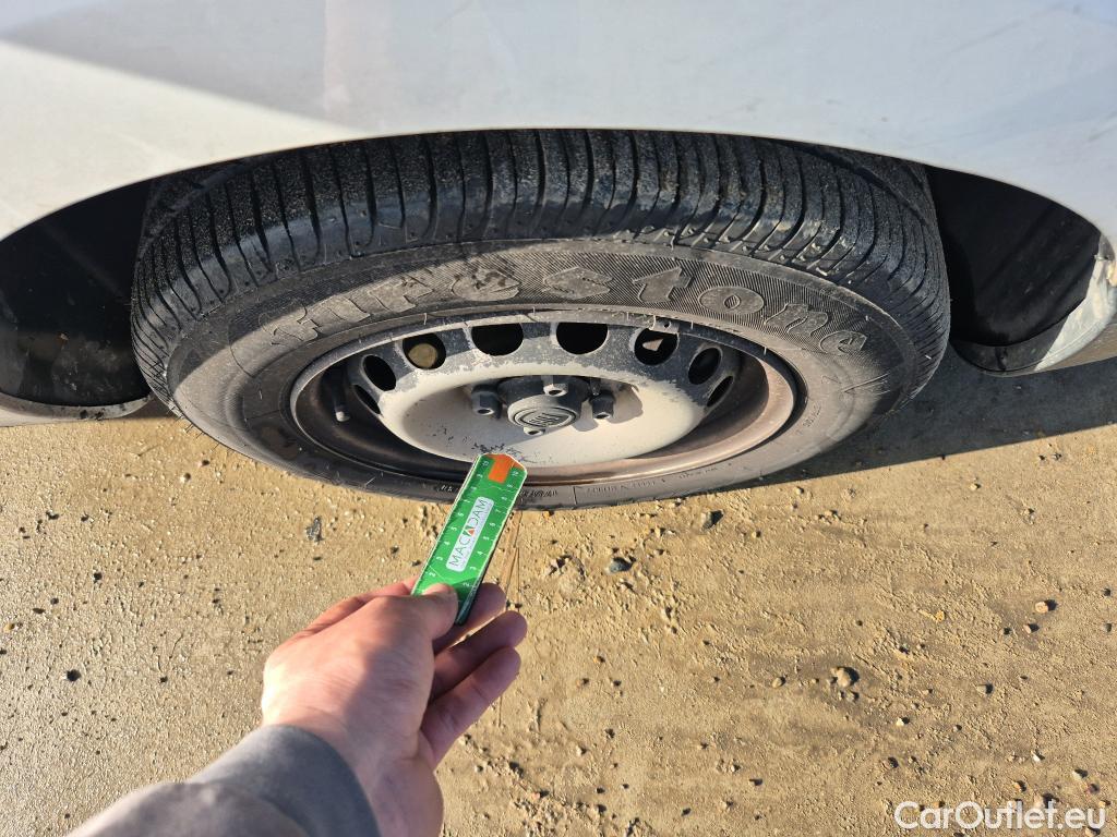  Fiat  Fiorino FIAT  / 2016 / 3P / furgón derivado de turismo Cargo Base 1.3 Mjet 59kW (80CV) E6 #35