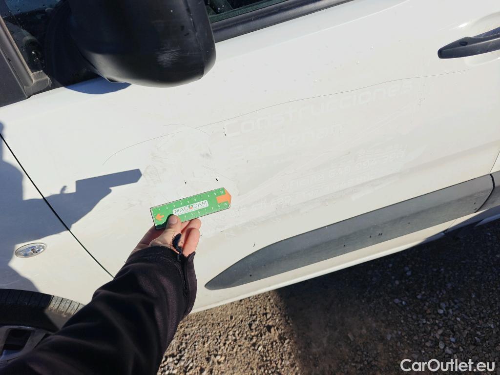  Citroen  Berlingo CITROEN  / 2018 / 5P / combi Talla M BlueHDi 100 S&S LIVE PACK (IND) #38