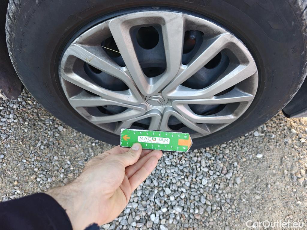  Citroen  Berlingo CITROEN  / 2018 / 5P / combi Talla M BlueHDi 100 S&S LIVE PACK (IND) #67