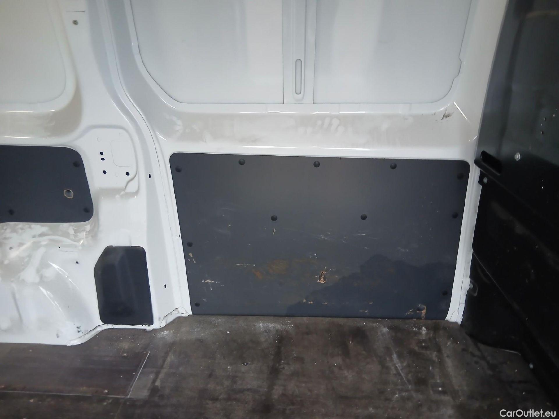  Peugeot  Expert PEUGEOT  / 2016 / 4P / furgón Furgón Pro 1.5 BlueHDi 120 S&S Standard #30