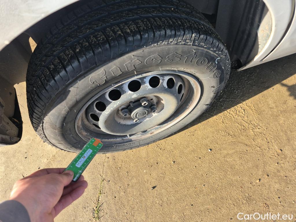  Fiat  Fiorino FIAT  / 2016 / 3P / furgón derivado de turismo Cargo Base 1.3 Mjet 59kW (80CV) E6 #20