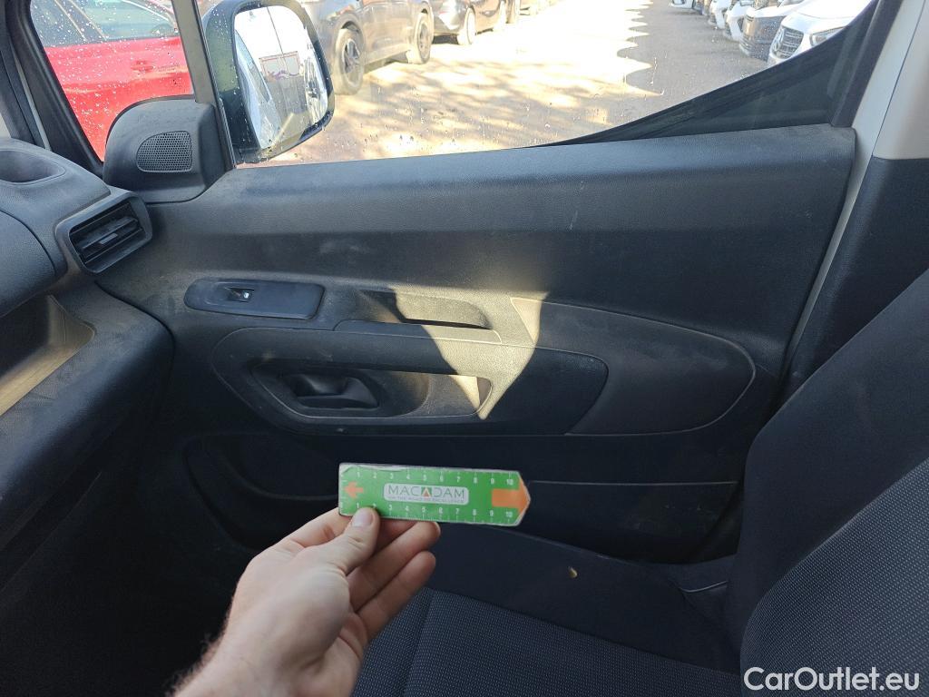  Citroen  Berlingo CITROEN  / 2018 / 5P / combi Talla M BlueHDi 100 S&S LIVE PACK (IND) #52