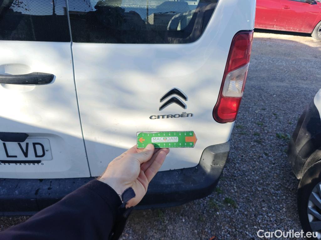  Citroen  Berlingo CITROEN  / 2018 / 5P / combi Talla M BlueHDi 100 S&S LIVE PACK (IND) #19