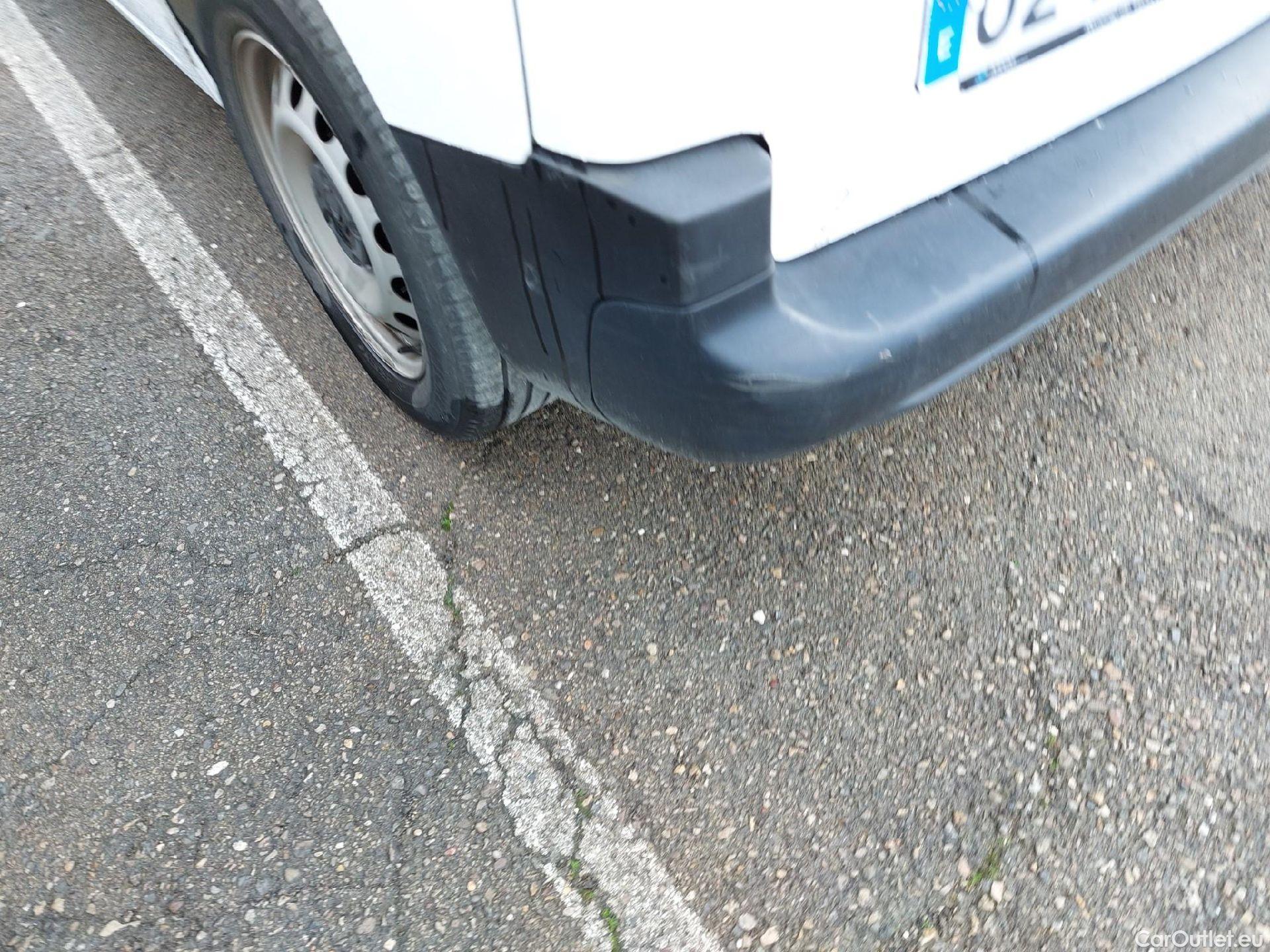  Citroen  Berlingo CITROEN  / 2018 / 4P / combi Talla M BlueHDi 100 S&S LIVE (IND) #7