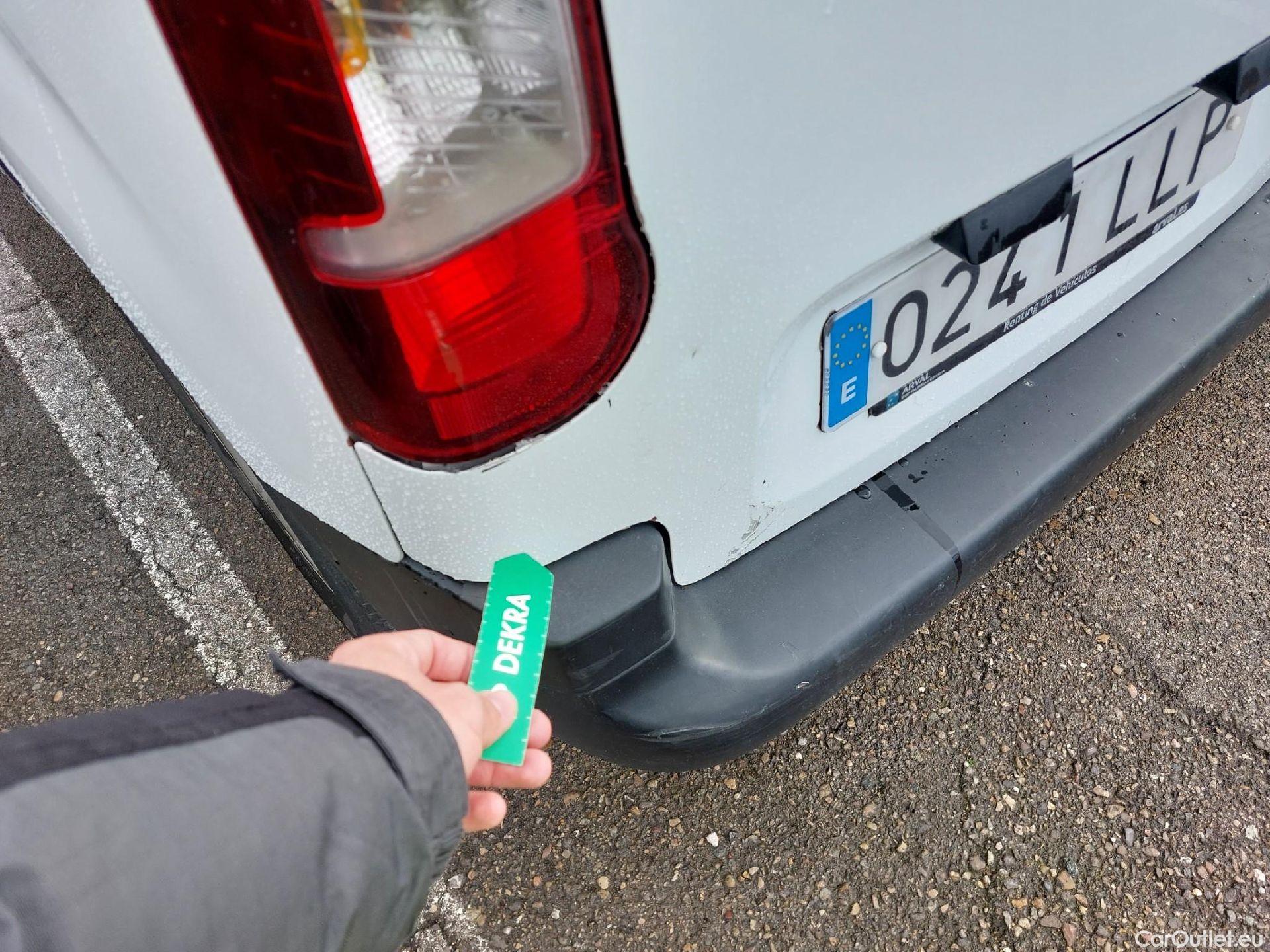  Citroen  Berlingo CITROEN  / 2018 / 4P / combi Talla M BlueHDi 100 S&S LIVE (IND) #10