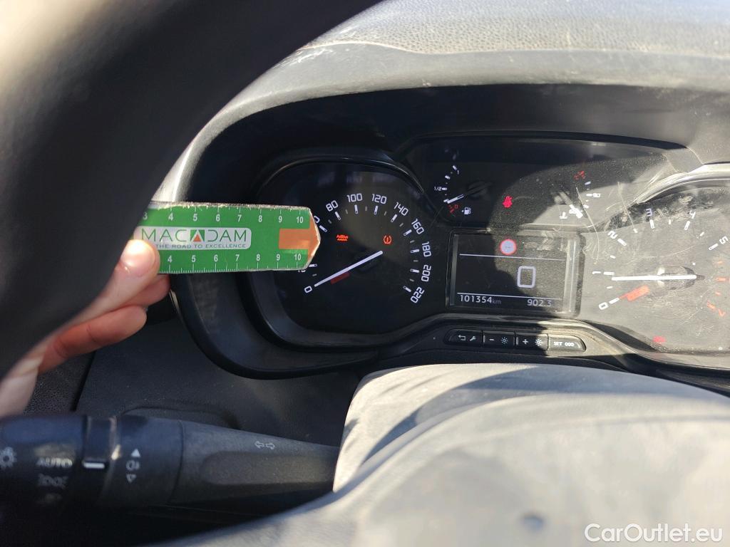  Citroen  Berlingo CITROEN  / 2018 / 5P / combi Talla M BlueHDi 100 S&S LIVE PACK (IND) #70