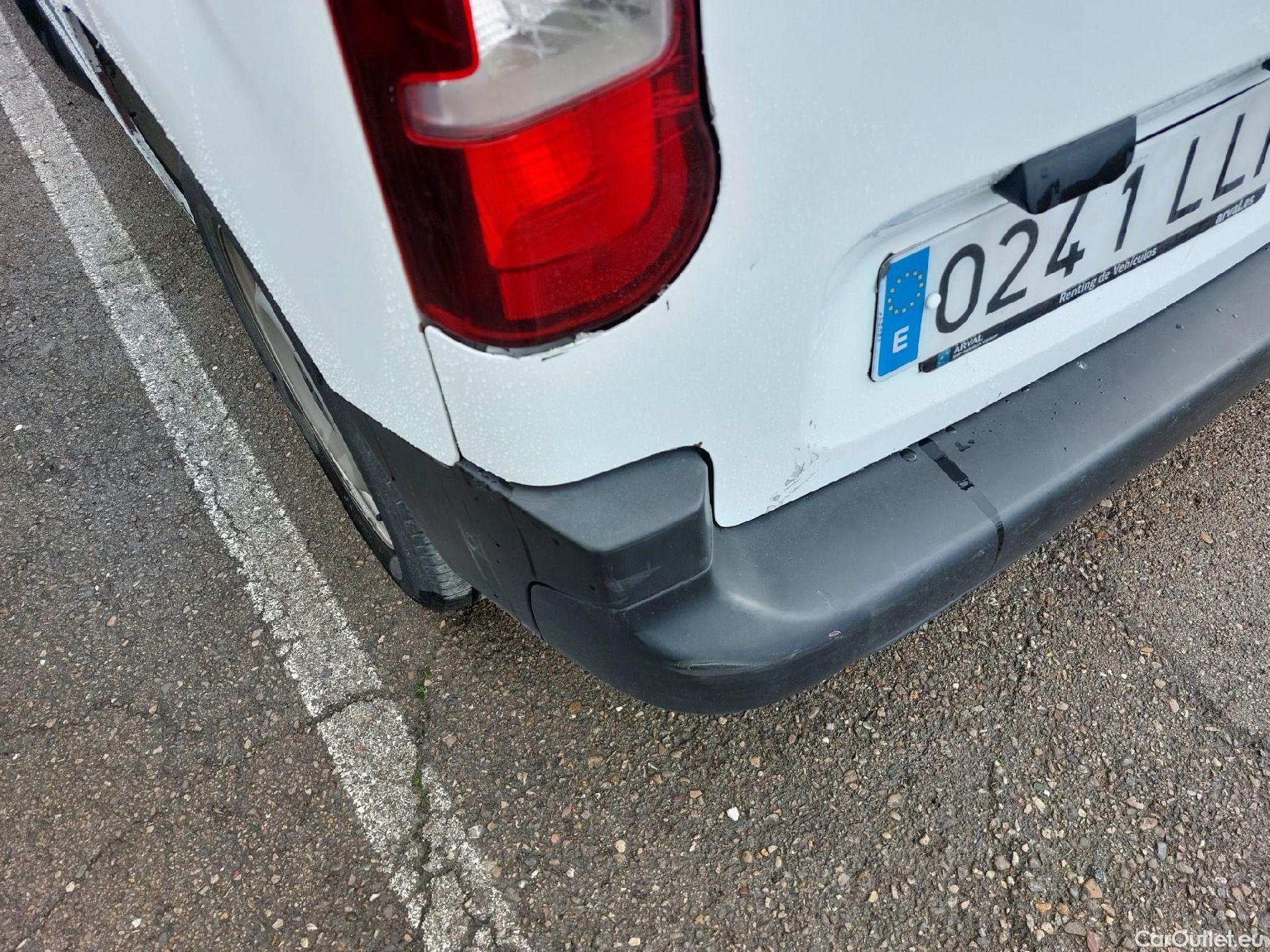  Citroen  Berlingo CITROEN  / 2018 / 4P / combi Talla M BlueHDi 100 S&S LIVE (IND) #9