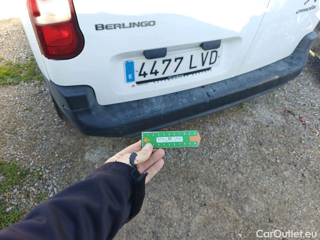  Citroen  Berlingo CITROEN  / 2018 / 5P / combi Talla M BlueHDi 100 S&S LIVE PACK (IND) #23