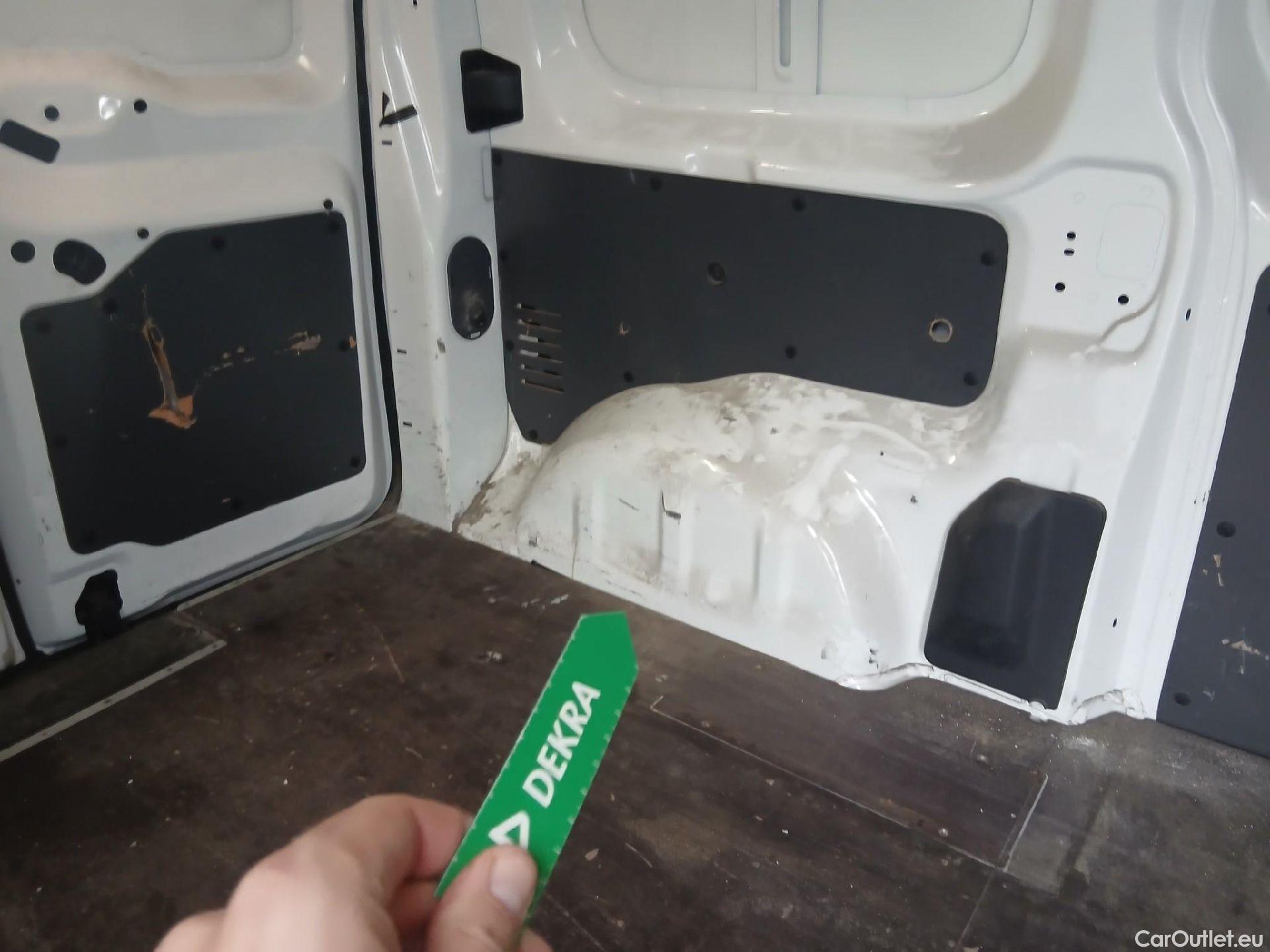  Peugeot  Expert PEUGEOT  / 2016 / 4P / furgón Furgón Pro 1.5 BlueHDi 120 S&S Standard #29