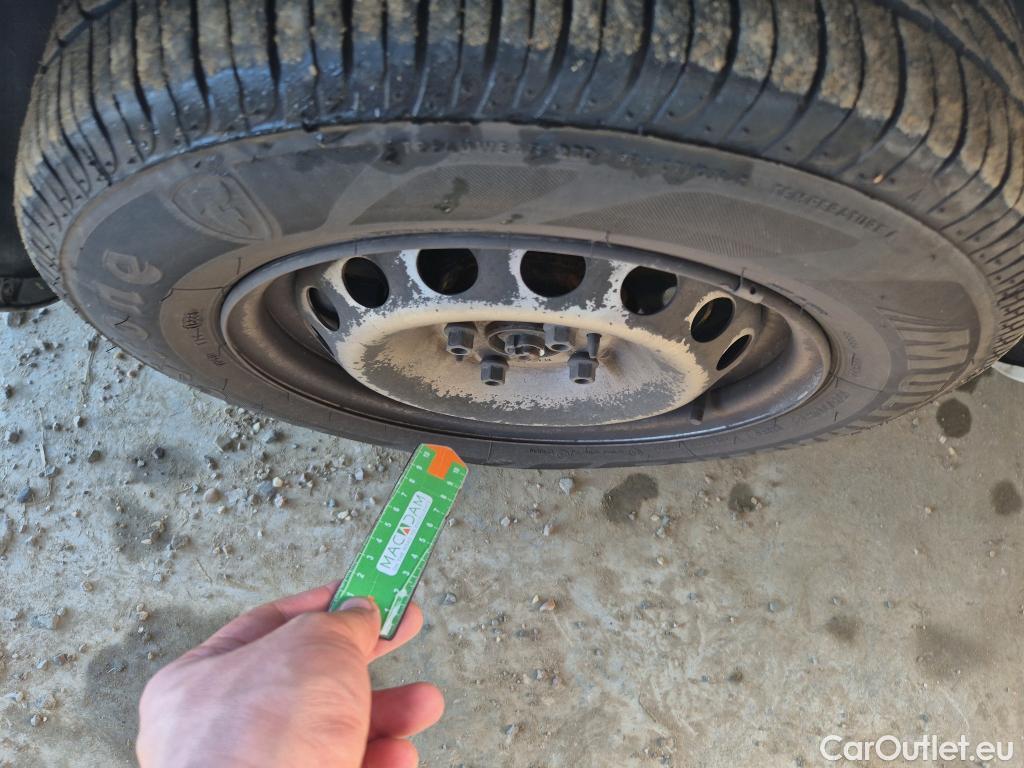  Fiat  Fiorino FIAT  / 2016 / 3P / furgón derivado de turismo Cargo Base 1.3 Mjet 59kW (80CV) E6 #27