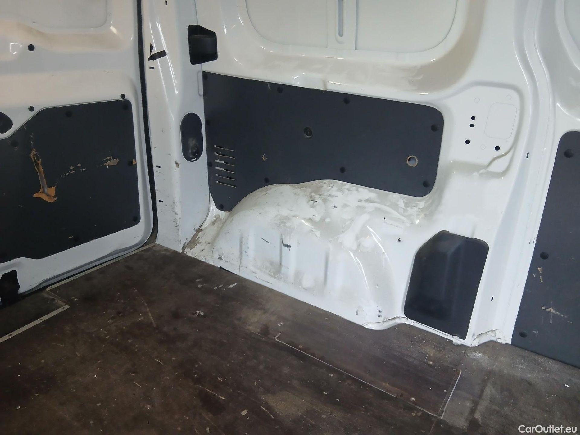  Peugeot  Expert PEUGEOT  / 2016 / 4P / furgón Furgón Pro 1.5 BlueHDi 120 S&S Standard #32