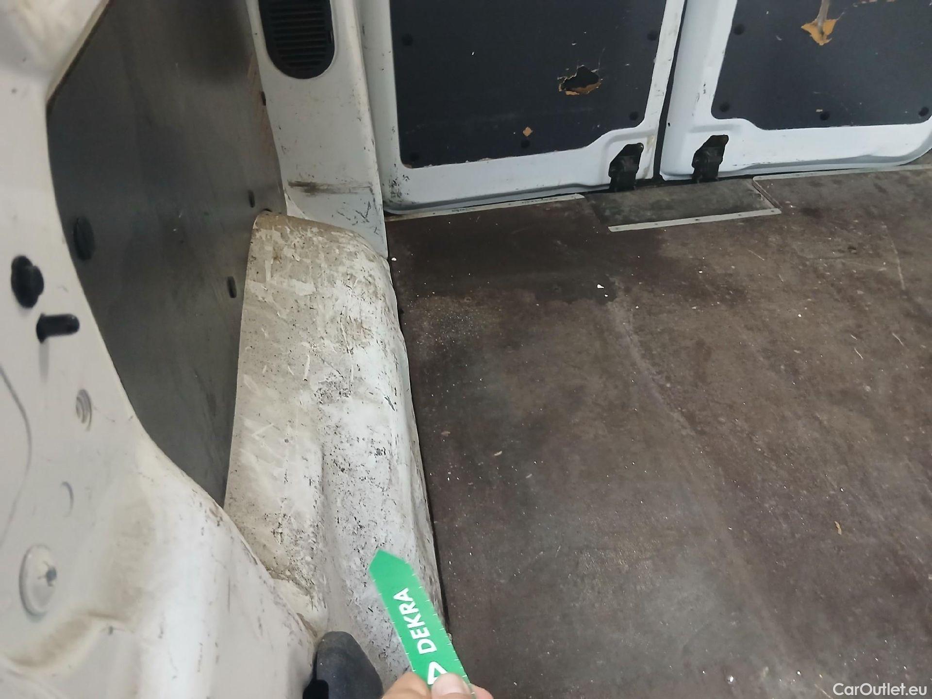  Peugeot  Expert PEUGEOT  / 2016 / 4P / furgón Furgón Pro 1.5 BlueHDi 120 S&S Standard #33