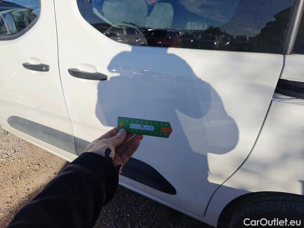  Citroen  Berlingo CITROEN  / 2018 / 5P / combi Talla M BlueHDi 100 S&S LIVE PACK (IND) #59