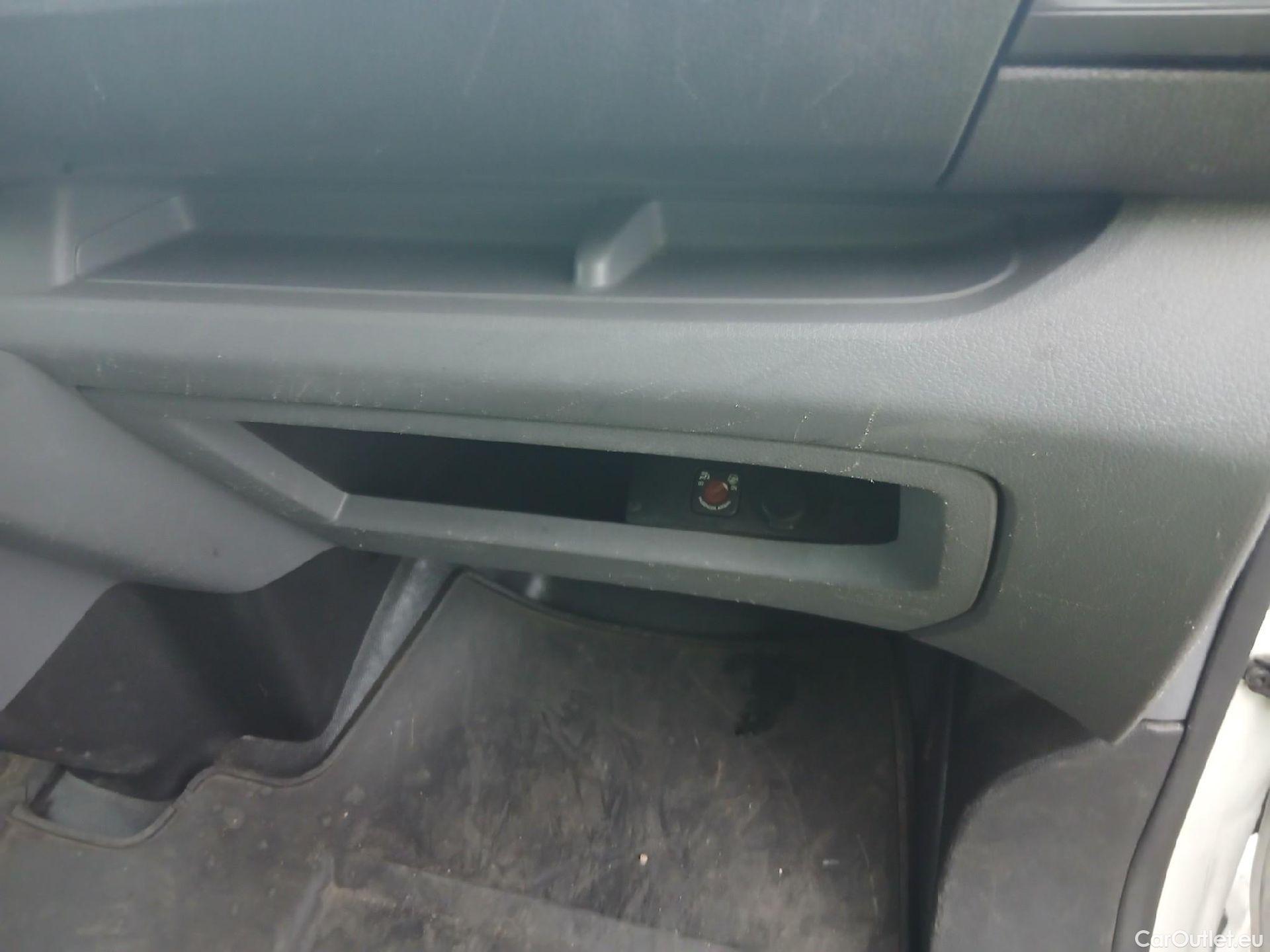  Peugeot  Expert PEUGEOT  / 2016 / 4P / furgón Furgón Pro 1.5 BlueHDi 120 S&S Standard #37