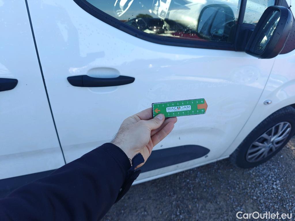  Citroen  Berlingo CITROEN  / 2018 / 5P / combi Talla M BlueHDi 100 S&S LIVE PACK (IND) #11