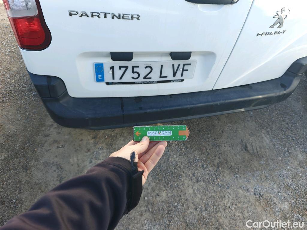  Peugeot  Partner PEUGEOT  / 2018 / 4P / furgón derivado de turismo Premium Standard 600kg BlueHDi 73kW (AC) #42