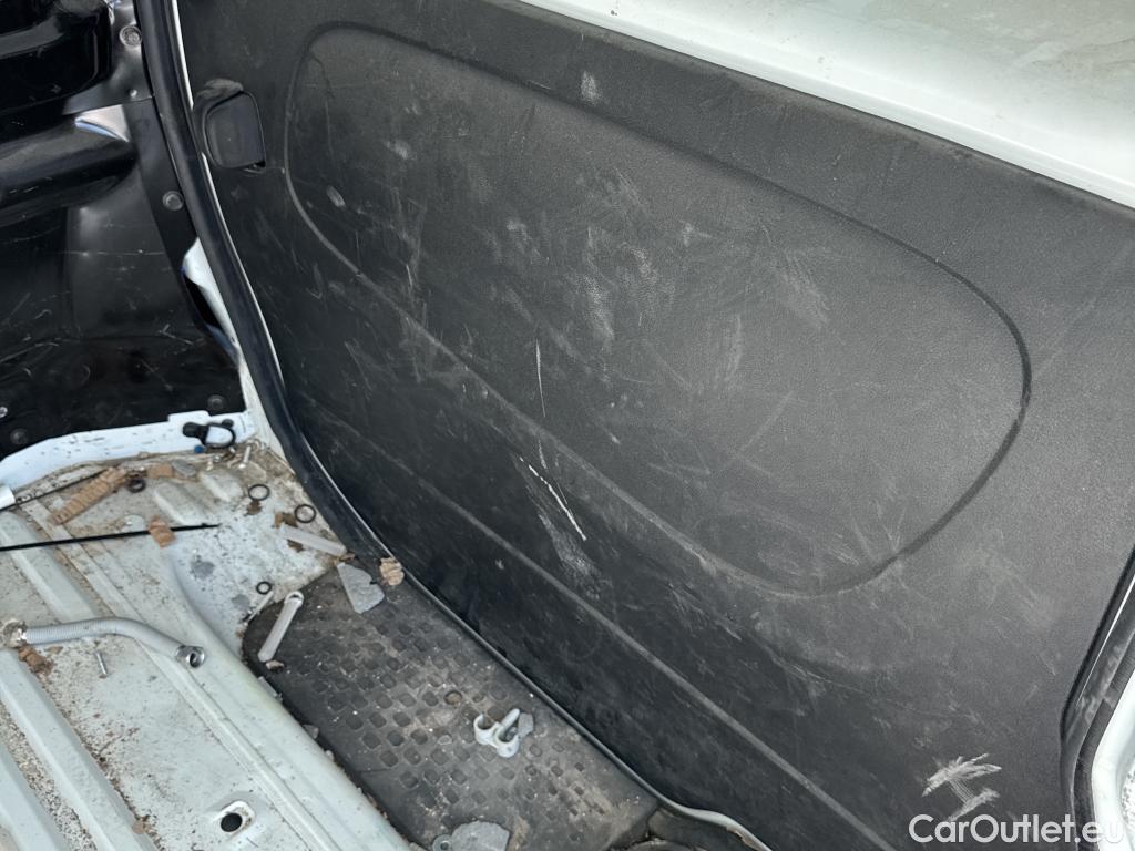  Renault  Trafic RENAULT  / 2021 / 4P / furgón Furgón L1H1 Blue dCi 96 Kw (130 CV) (AC2) #23