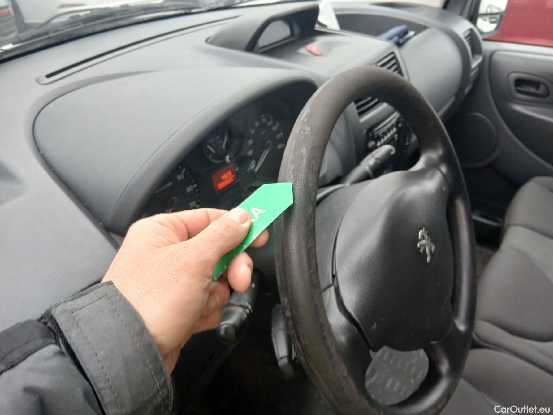  Peugeot  Expert PEUGEOT  VU 4p 2G furgón 227 L1H1 2.0 HDi 125 #52