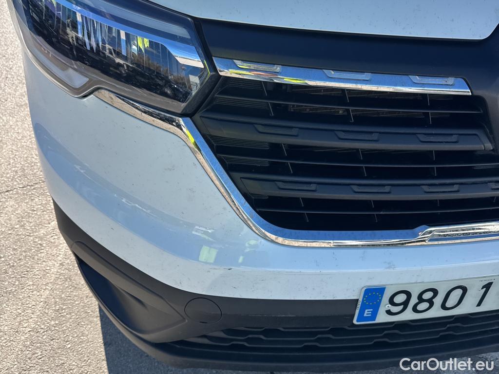  Renault  Trafic RENAULT  / 2021 / 4P / furgón Furgón L1H1 Blue dCi 96 Kw (130 CV) (AC2) #16