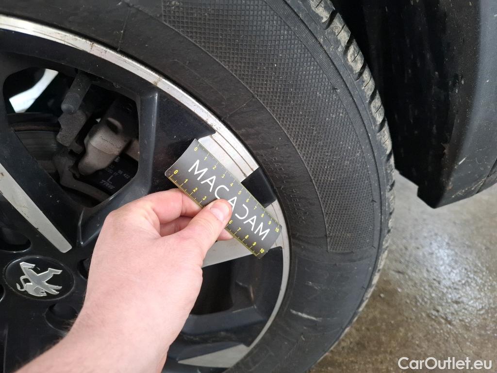  Peugeot  2008  Allure Business 1.5 HDi 130CV BVA8 E6d #9