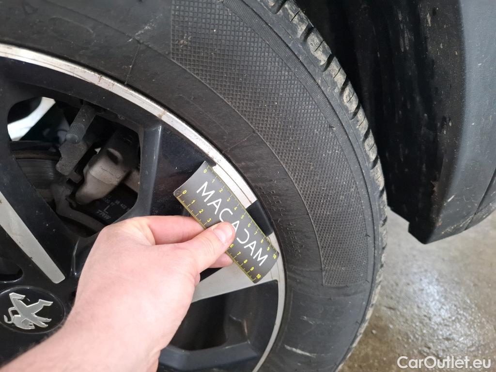  Peugeot  2008  Allure Business 1.5 HDi 130CV BVA8 E6d #8