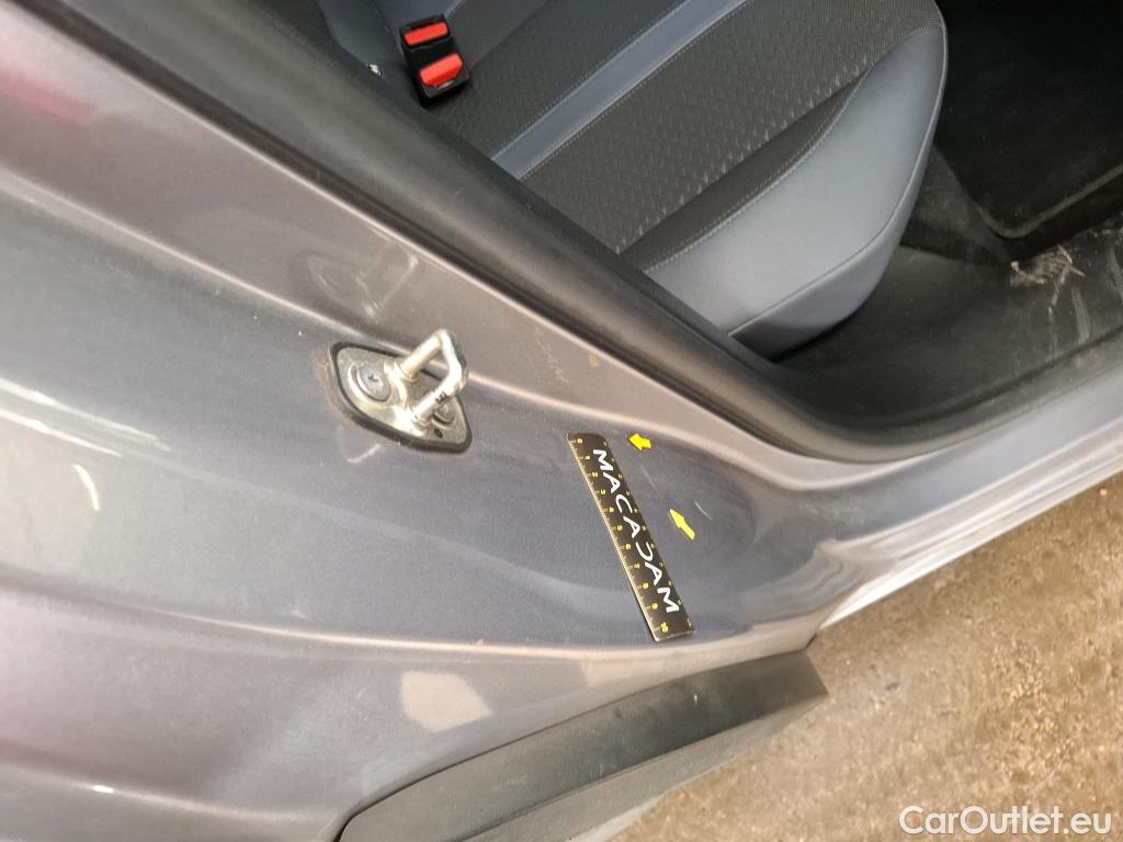  Peugeot  2008  Allure Business 1.5 HDi 130CV BVA8 E6d #13