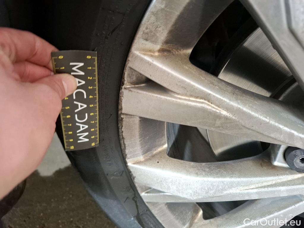  Volkswagen  Tiguan VOLKSWAGEN  / 2016 / 5P / SUV 2.0 TDI 150 DSG7 Confortline Business #9