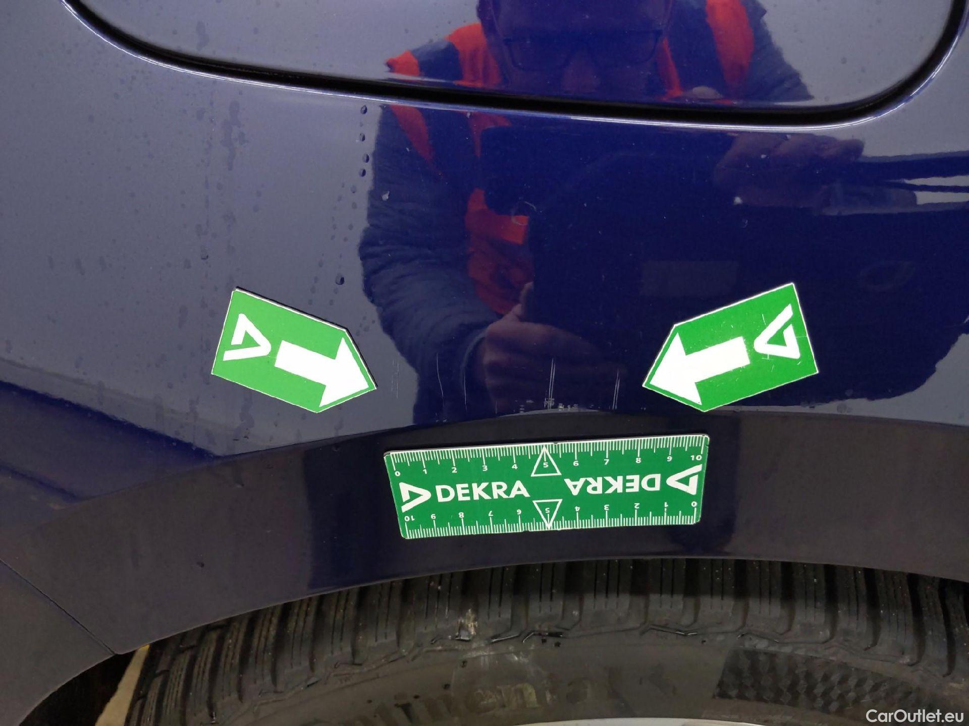  Volkswagen  Golf  VOLKSWAGEN / 2020 / 5P / Berline 1.5 eTSI OPF 130 DSG7 Style #24