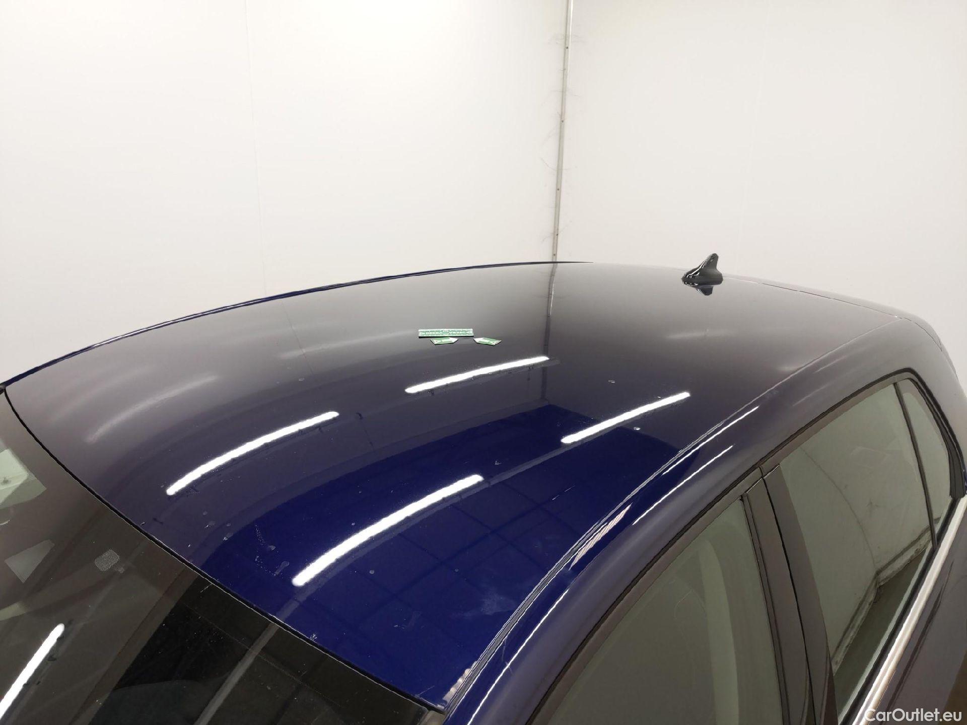  Volkswagen  Golf  VOLKSWAGEN / 2020 / 5P / Berline 1.5 eTSI OPF 130 DSG7 Style #9